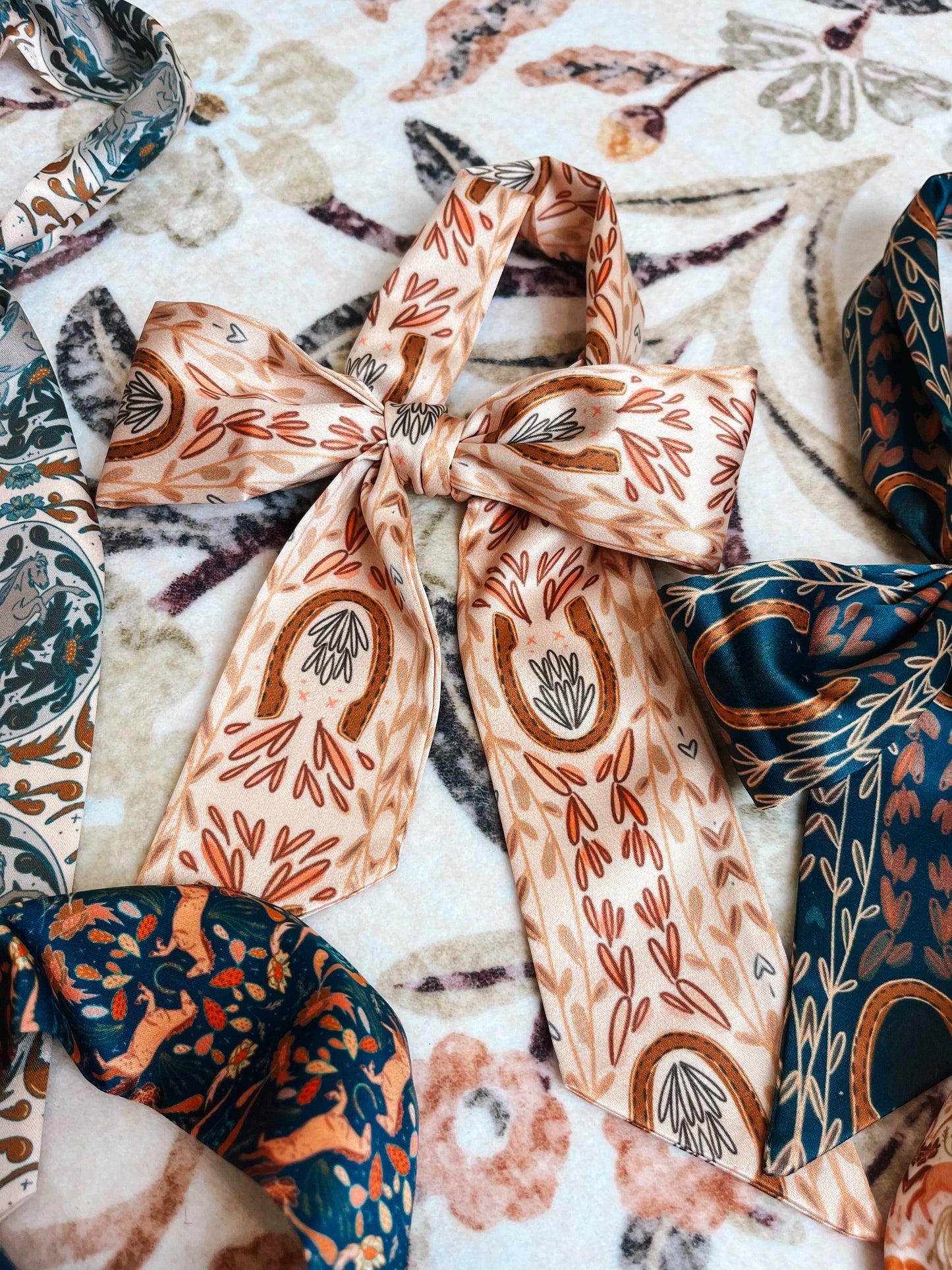 The Horseshoe Twilly (2 colors)