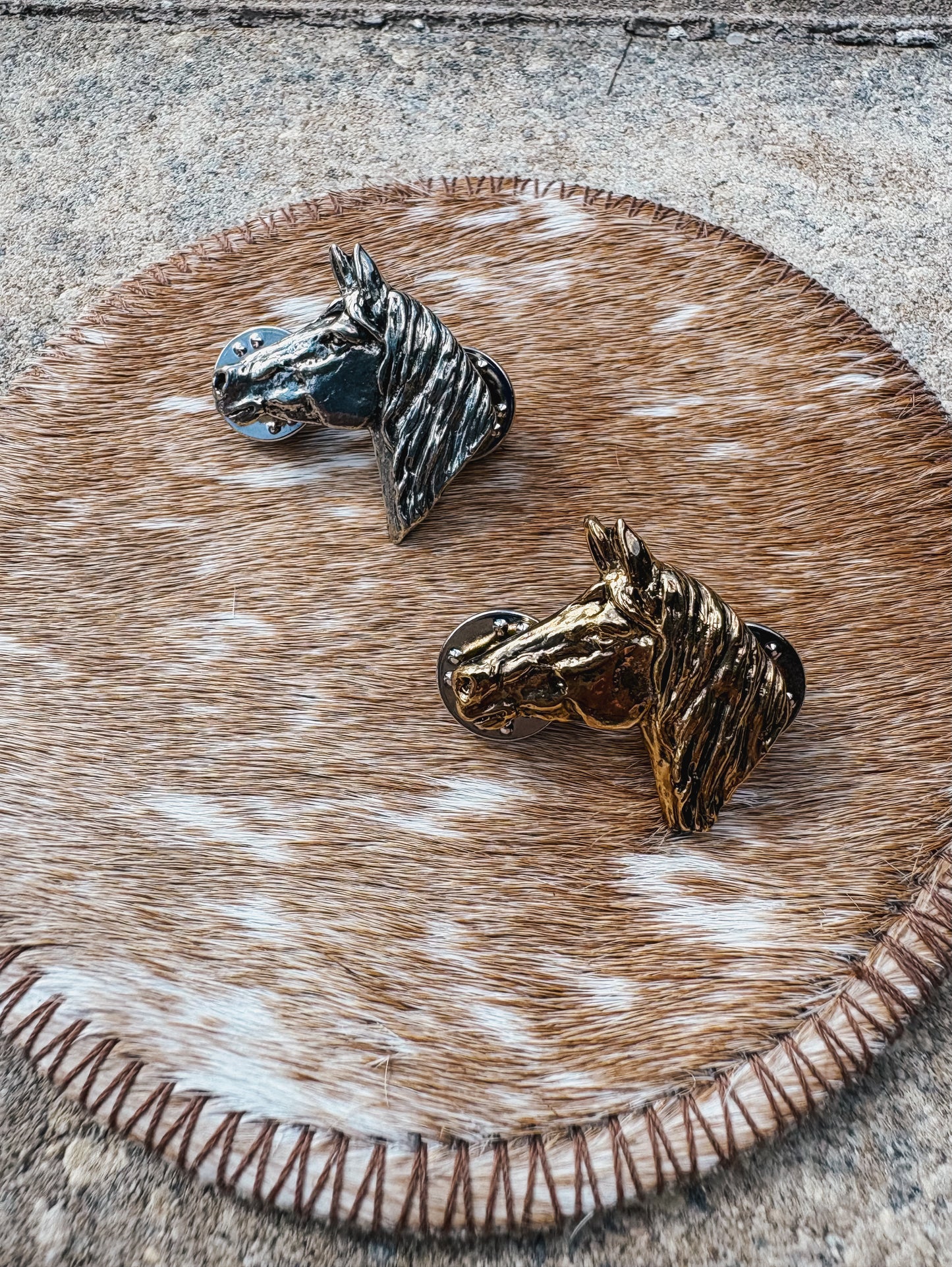 Horse Head Pin (2 colors)