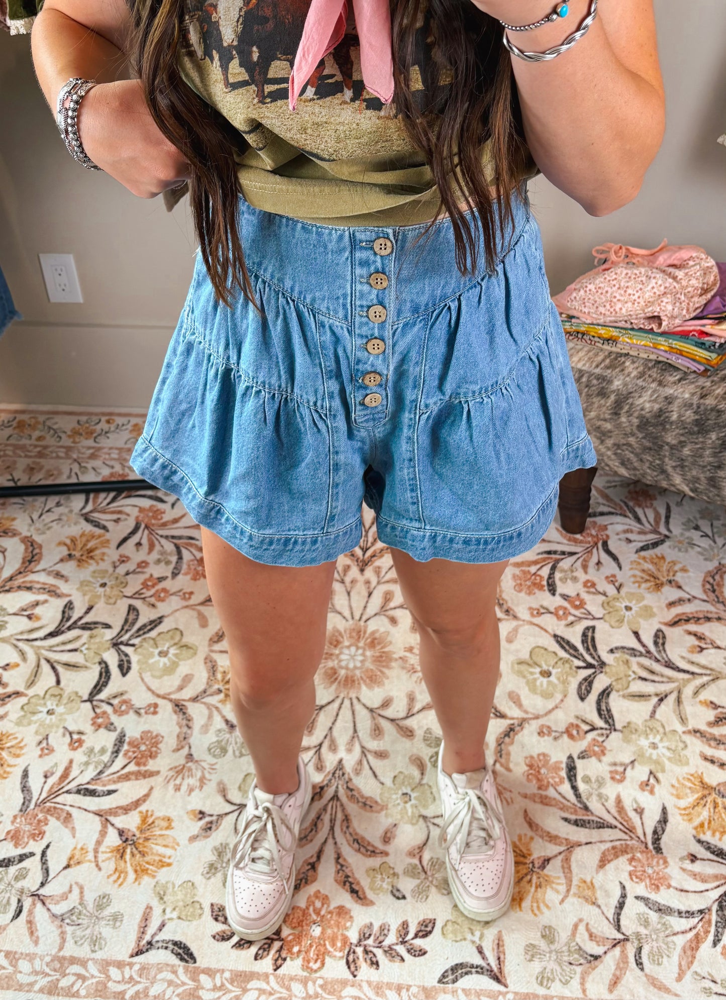 The Flo Shorts - Medium Wash