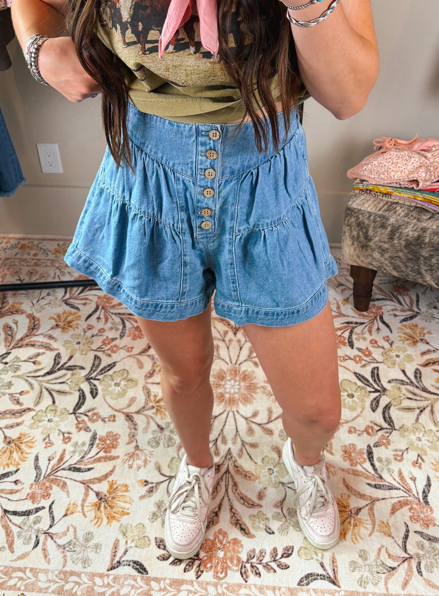 The Flo Shorts - Medium Wash